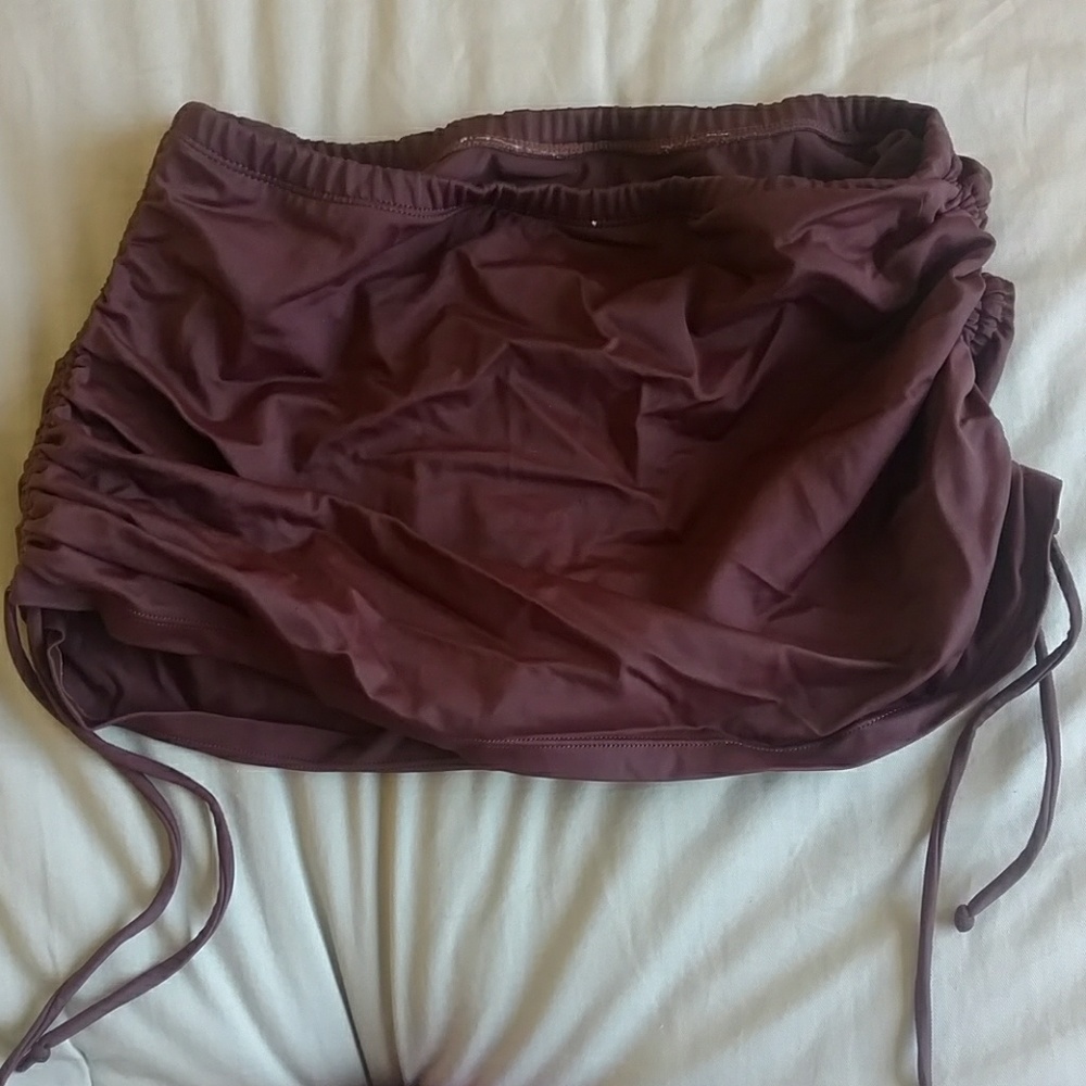 **MARKDOWN** Rouched swim skirt